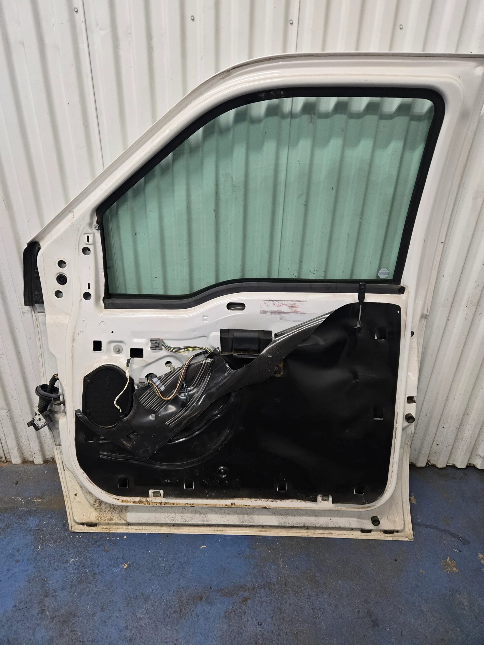 Second image of 2011-2012 Ford F250 F350 F450 F550 Super Duty Right Front Passenger Door w/ Power Window, Pearl White (UG) & Pale Adobe Metallic (LQ)