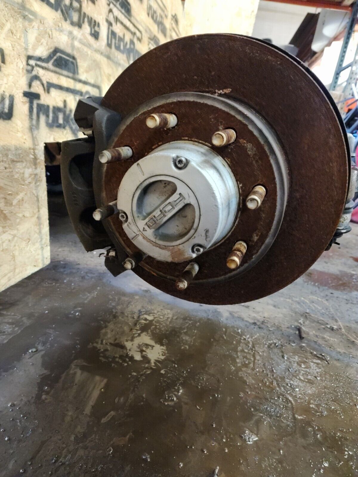 Second image of 2011-2012 Ford F250 F350 Front Axle SRW 3.31 Ratio