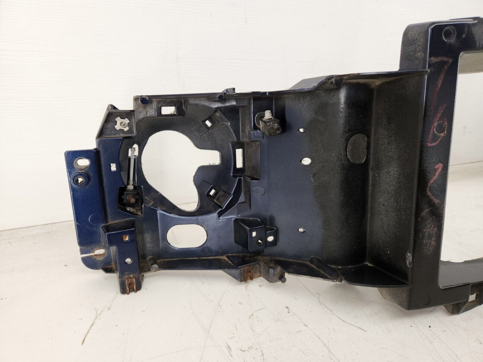 Second image of 1999-2004 Ford F250 F350 F450 F550 Super Duty Header Panel Support Mount Assembly OEM
