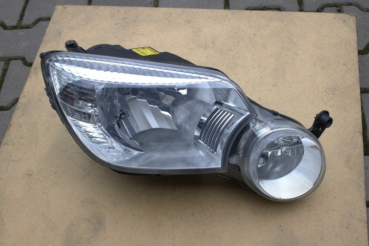 Skoda Yeti Right Front Headlight Original OEM Europe