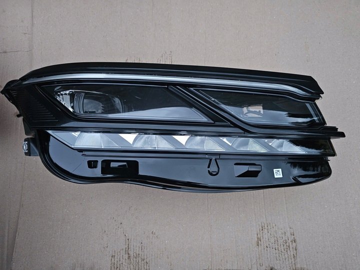 Second image of VW Touareg III CR7 Right LED Matrix Headlight New OEM