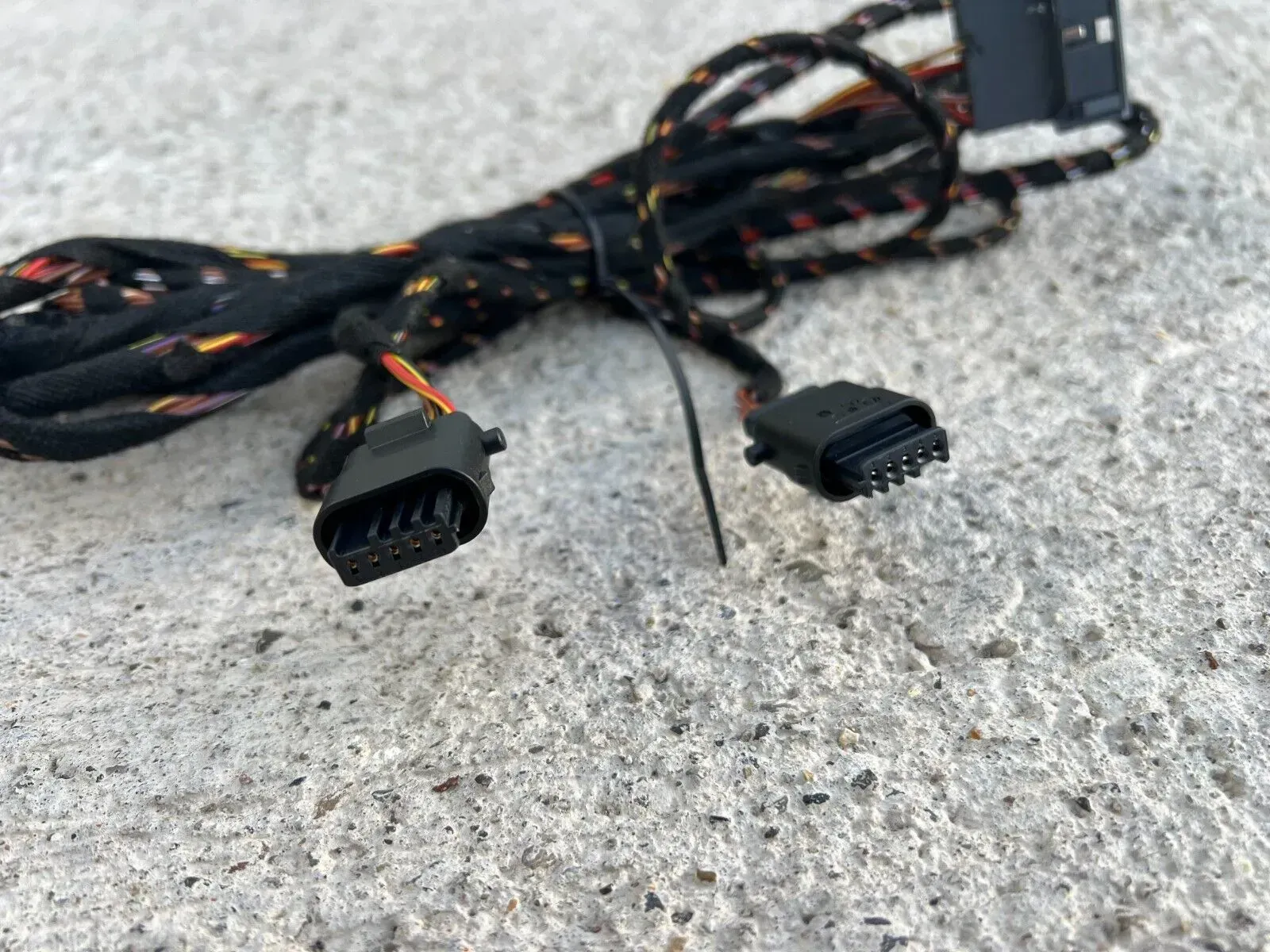 Second image of Mercedes V-Class Seat Wiring Harness for 2 Luxury Seats