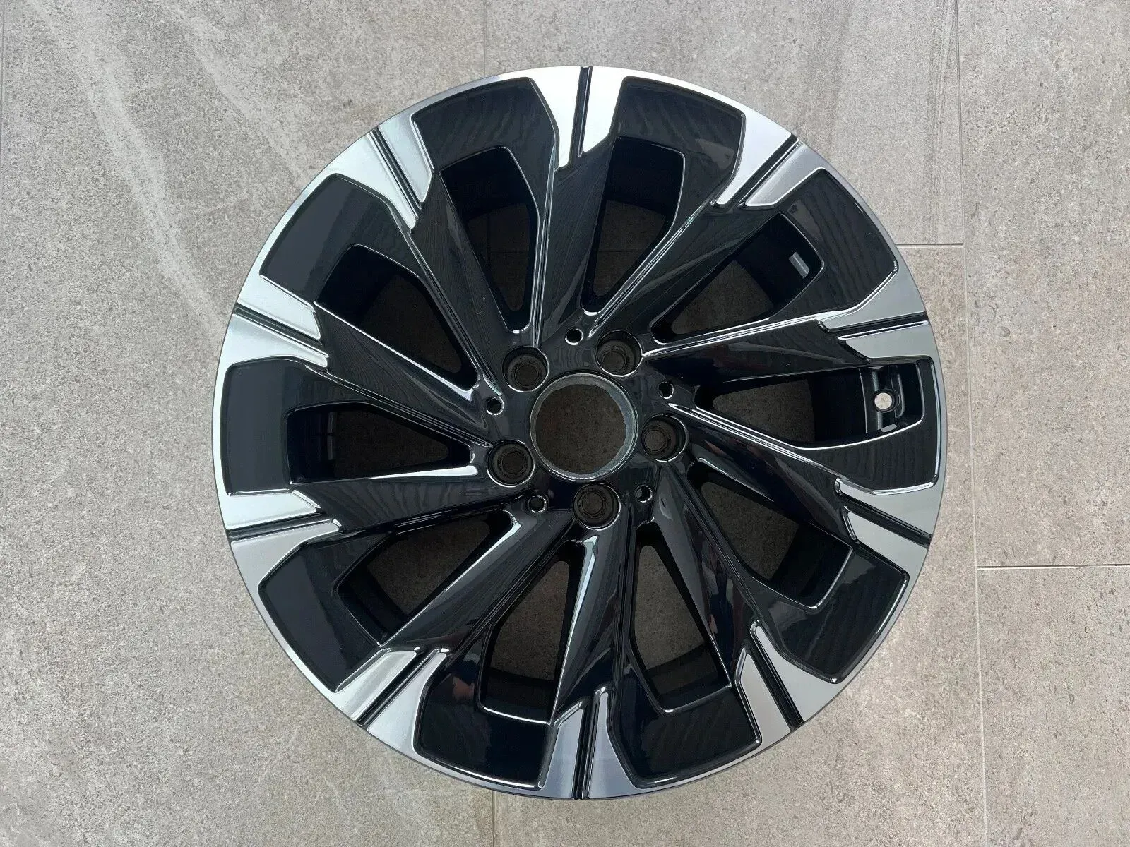 Mercedes-Benz W447 V-Class/Vito 18 Inch Rim A4474018300 FACELIFT NEW